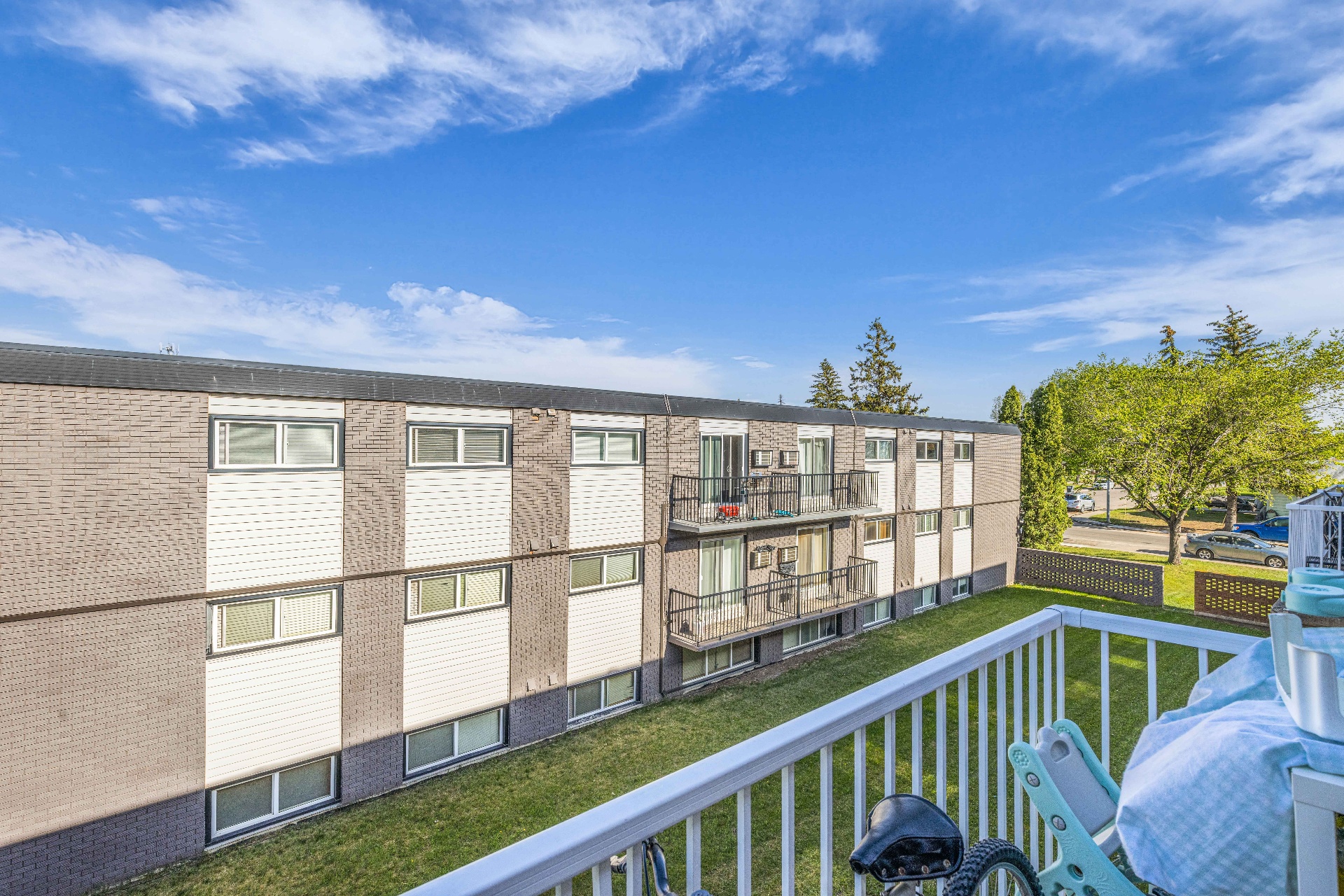 萨大10分钟｜顶楼一房翻新公寓火热出售！—— 林与唐地产 - 9